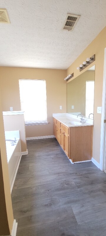 Building Photo - 1650 Ivey Pointe Ct