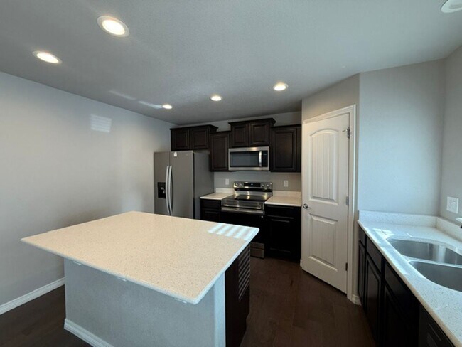 Building Photo - 6165 Shavers Dr