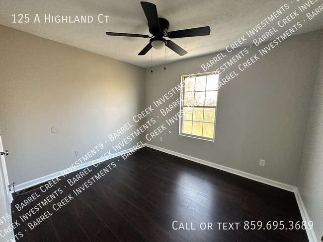 Building Photo - 2-Bed 1-Bath Townhome + Garage