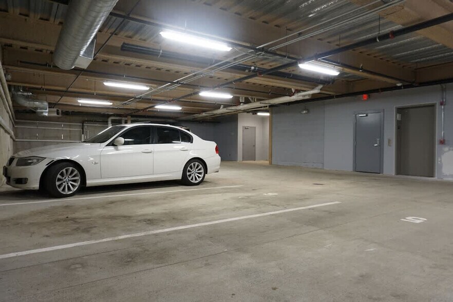 Building Photo - 140 Pearl St