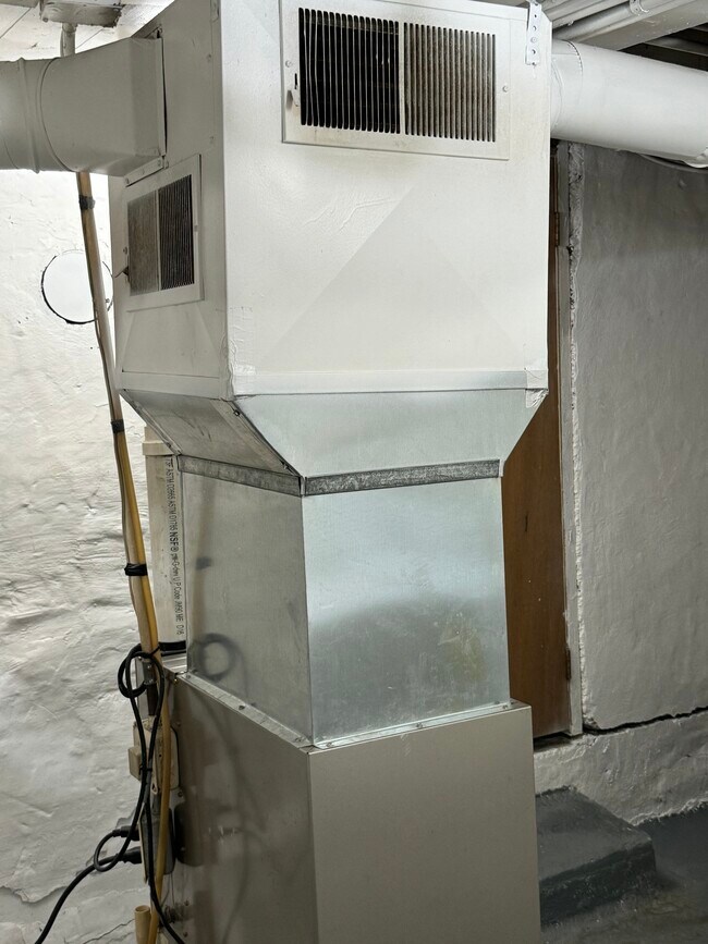 Forced air furnace - 801 Miller St