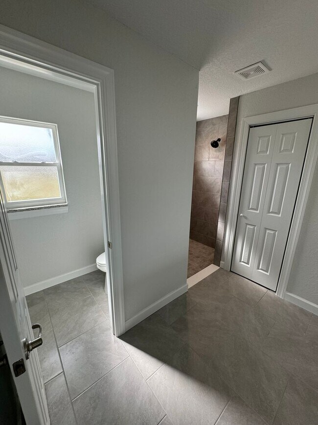 Building Photo - Beautiful 3BR/2BA/2 Car Garage Home!