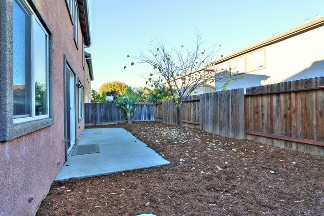 Building Photo - Beautiful 4 Bed 3 full bath Natomas Home!!
