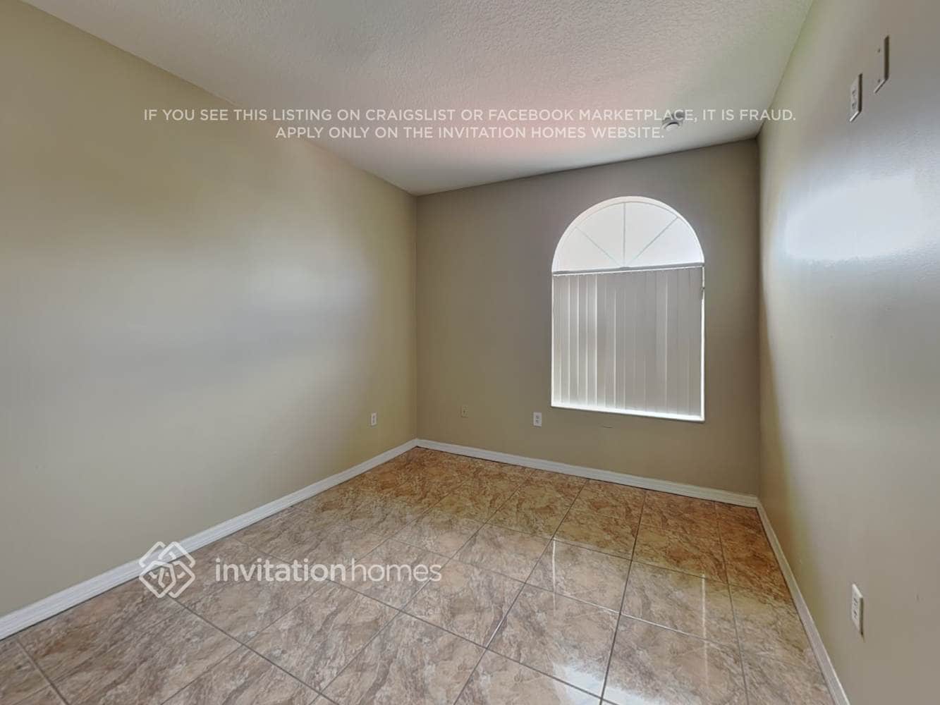 Building Photo - 5851 SW 163rd Pl