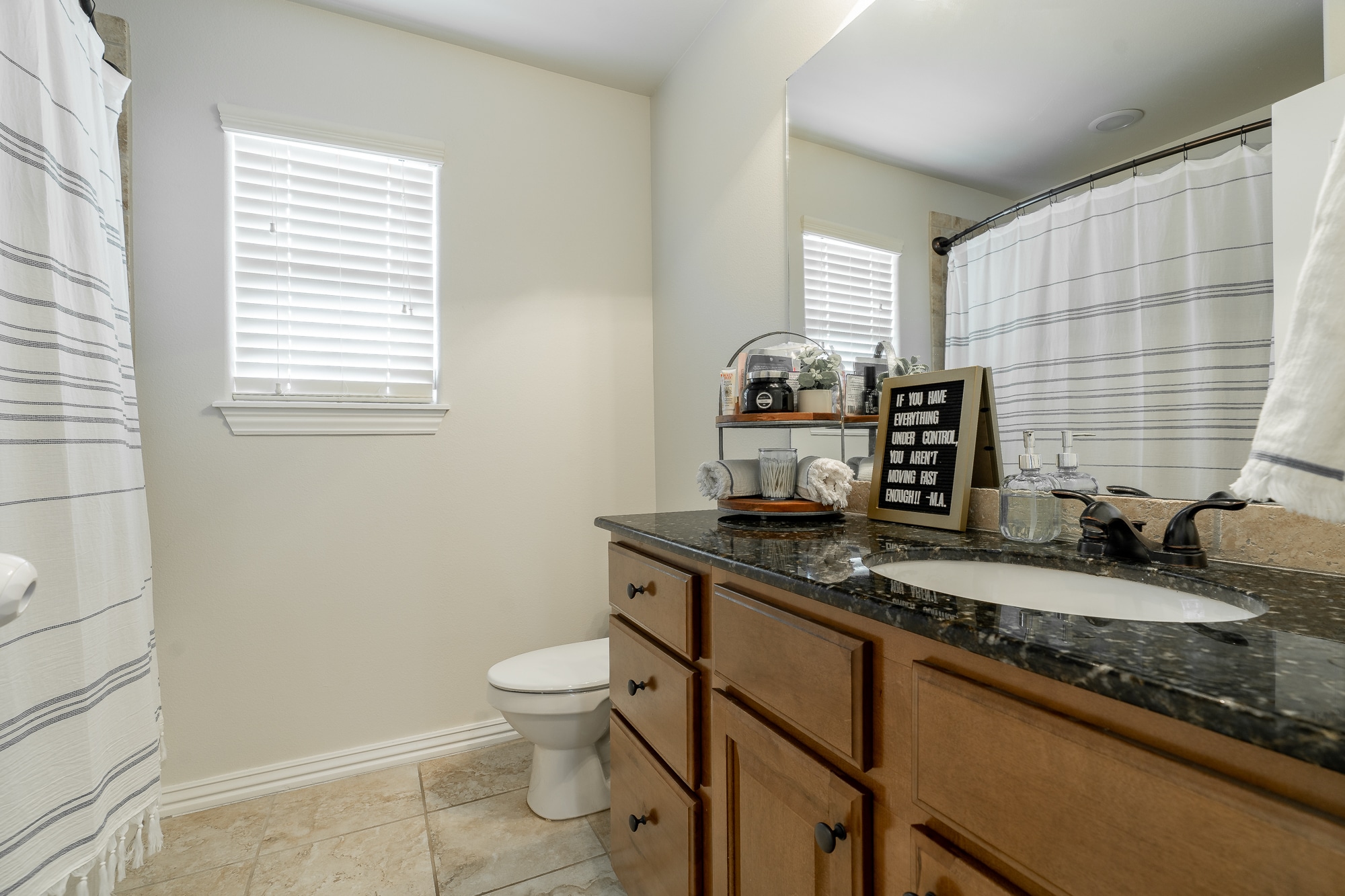 Building Photo - 212 Cowans St