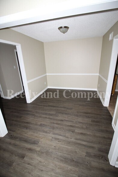 Building Photo - 6363 Thistlebrook Dr