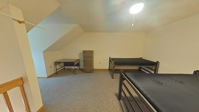 Building Photo - 3 Bedroom, 2 Bathroom