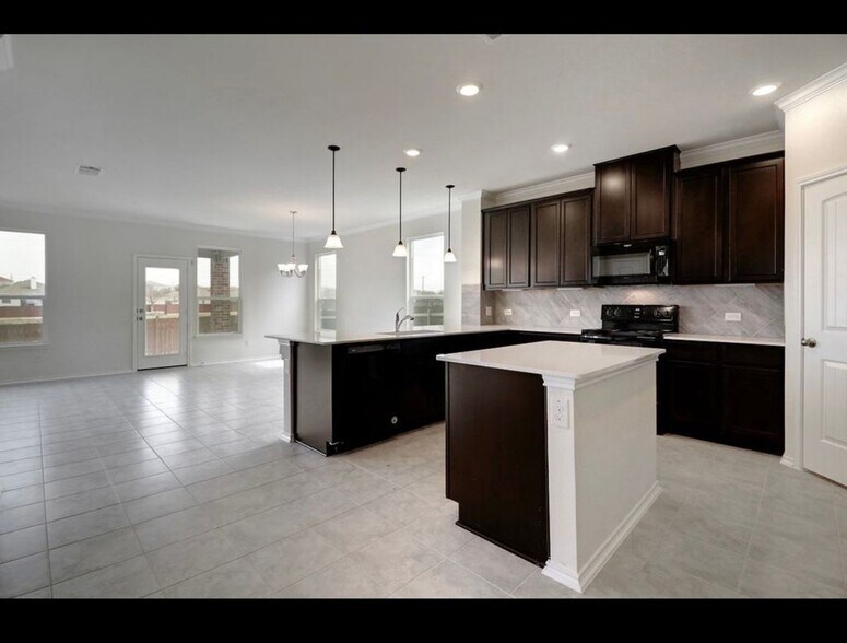 Building Photo - 124 Rocroi Dr
