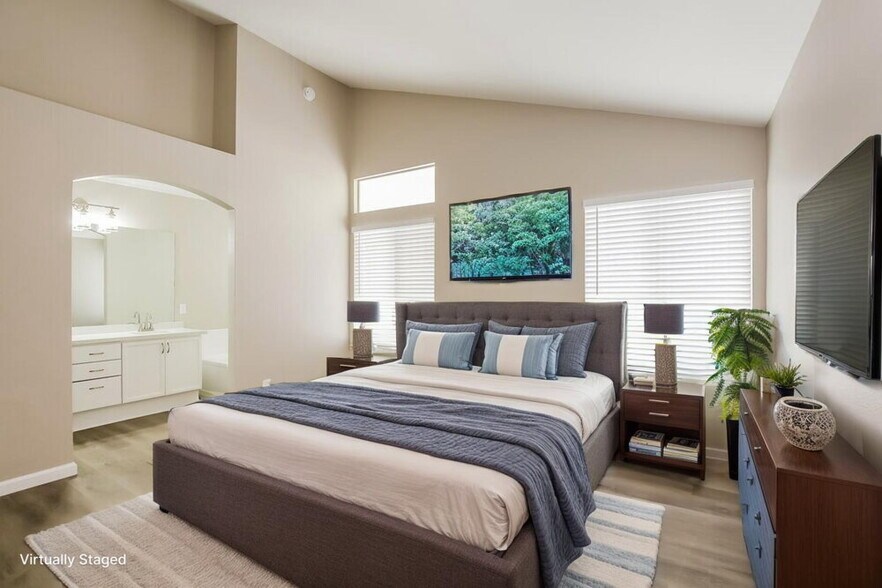 Building Photo - 1945 Curio Dr