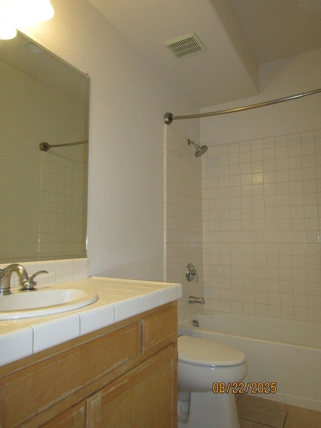 Building Photo - Beautiful Home Near Golf Course!! Brand ne...