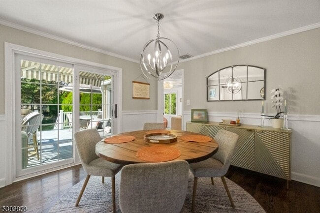 Building Photo - 24 E Harrison Pl