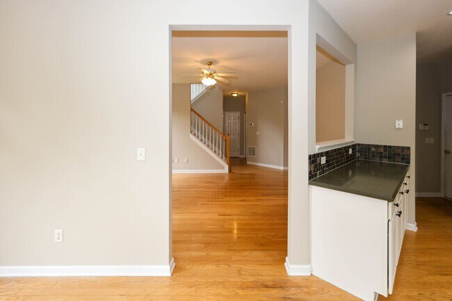Building Photo - 2895 Haynes Club Cir SW