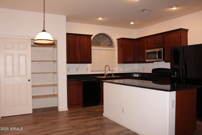 Building Photo - 4145 E Santa Fe Ln