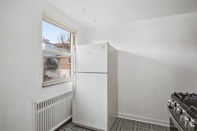 Building Photo - Triplex