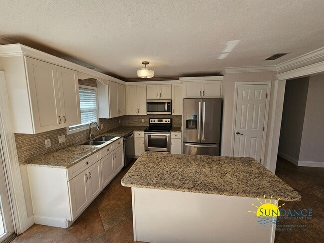 Building Photo - Great 3 Bedroom Home in Destin