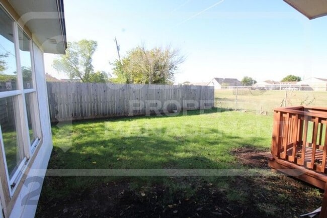 Building Photo - Lisa Lane Living – Simple, Smart & Ready for You!