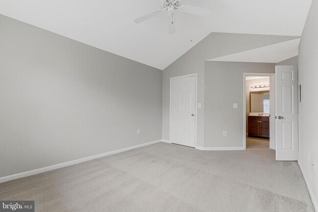 Building Photo - 12877 Fair Briar Ln