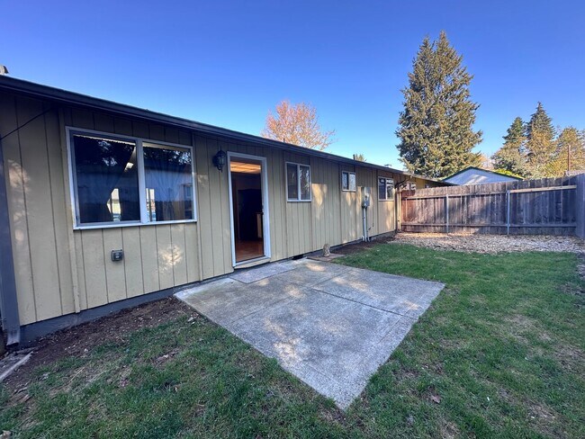 Building Photo - Charming 2 bdrm, 1 bath in Maplewood Neigh...