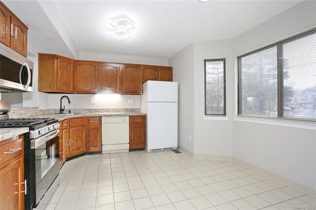 Building Photo - 161 Treetop Cir