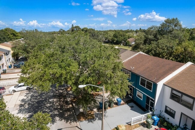 Building Photo - 2bedroom 1.5 Bath Town home **