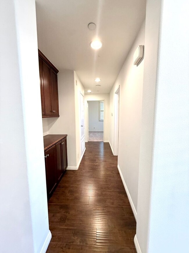 Building Photo - Spacious 3 bedroom Condo  in Portola Sprin...