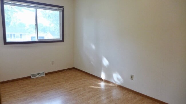 Building Photo - 1175 Lindale Dr