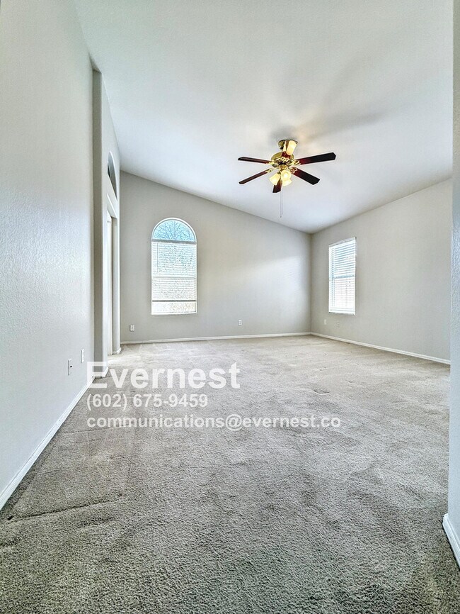 Building Photo - 3-Bedroom Home Near Schools and Everyday E...