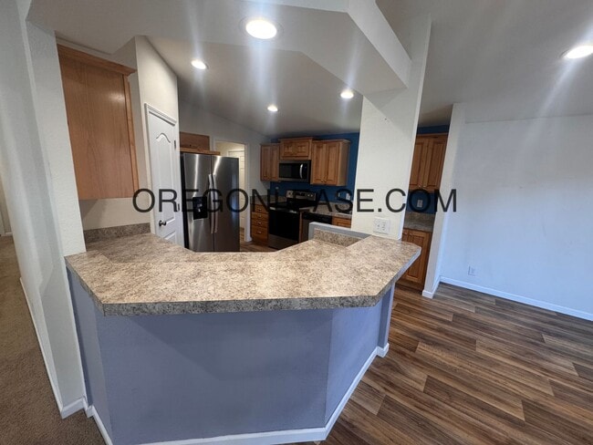 Building Photo - 3 bedroom 2 bath Veneta Home