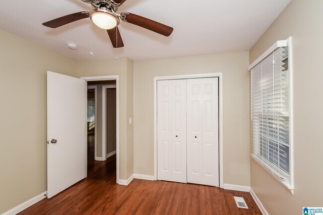 Building Photo - 113 16th Ct Cir NE