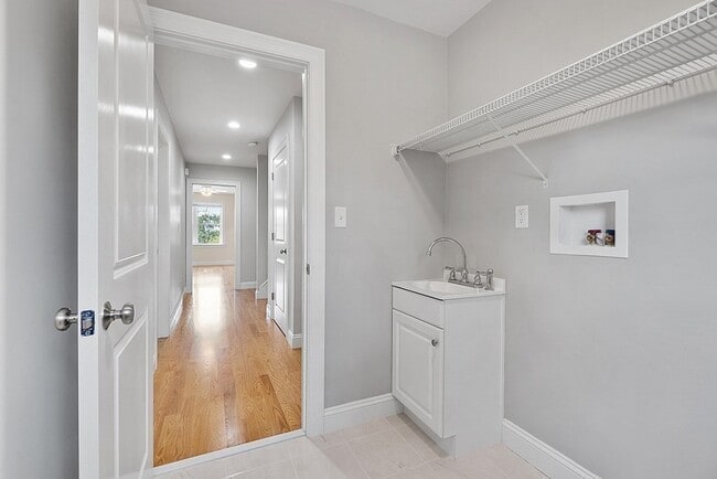 Building Photo - 24 Church St