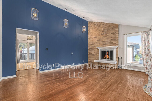 Building Photo - 1437 Lewison Ave NE