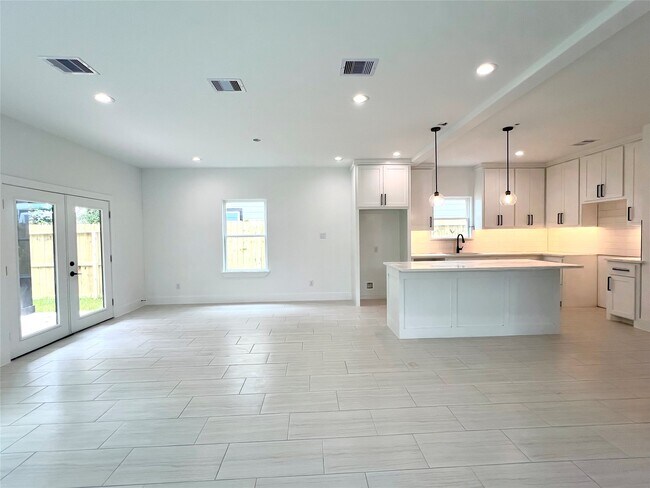 Building Photo - 7107 Foster St