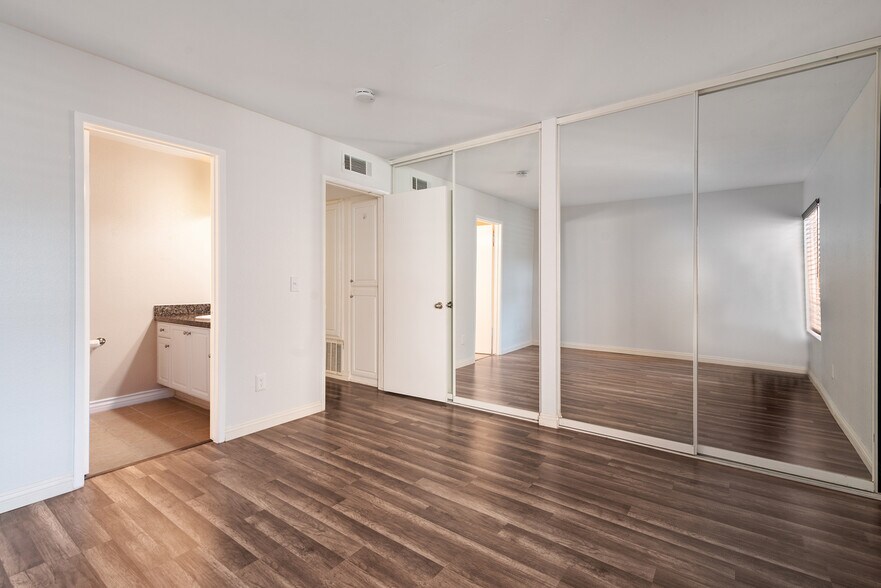 Building Photo - 17131 W Bernardo Dr