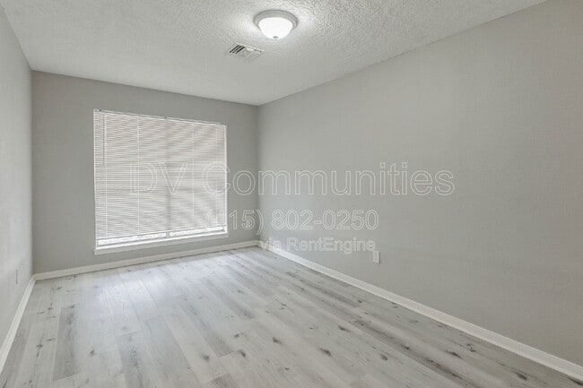 Building Photo - 2107 Lamar Dr