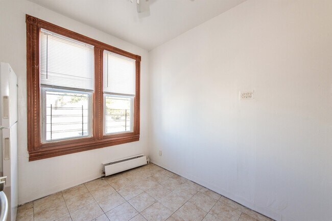 Building Photo - 46 Spruce St