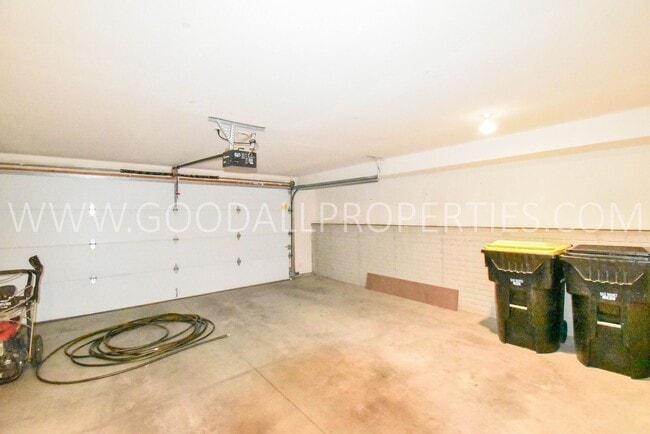 Building Photo - 4 Bedroom Detached Townhome in Waukee with Finished Basement