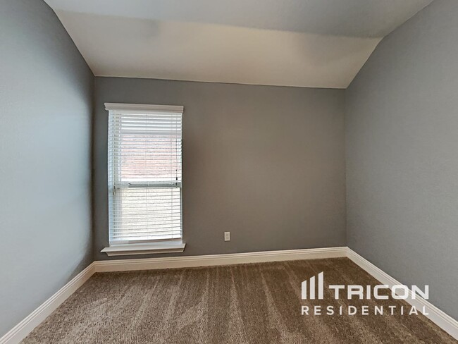 Building Photo - 2525 Sabine Cir