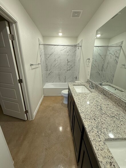 master bathroom - 1165 Lindsey Dr