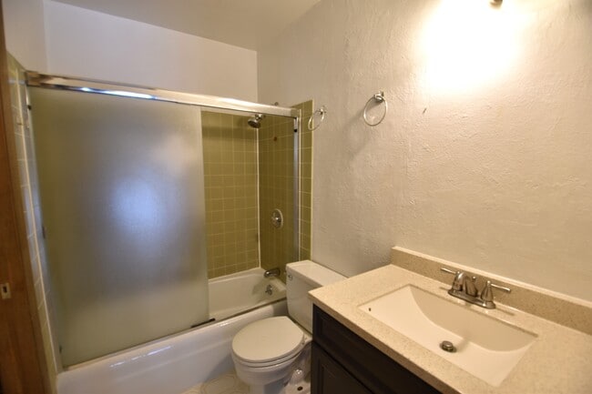 Building Photo - 2643 Sherwood Cir