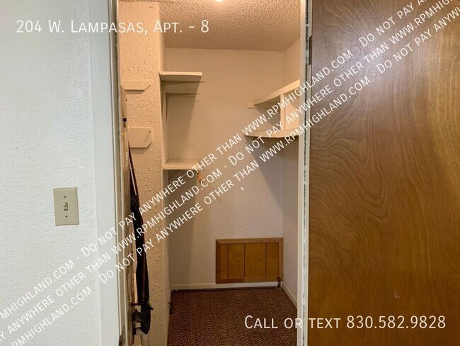 Building Photo - 204 W. Lampasas, Apt.-8