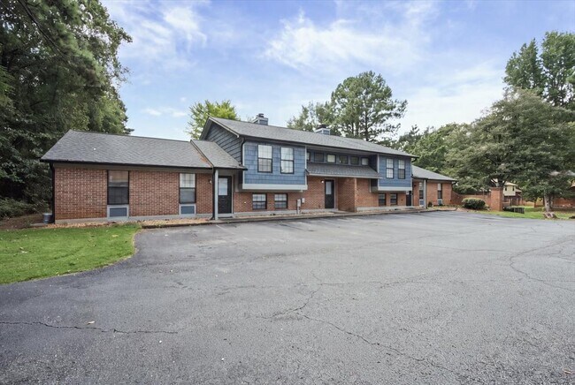 Building Photo - 1205 Natchez Trce SW