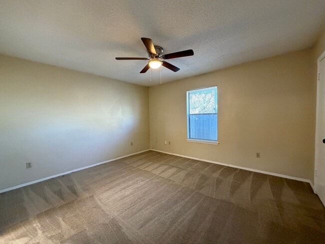 Building Photo - AVAILABLE NOW 3 BEDROOM 2 BATH DUPLEX IN NORTH RICHLAND HILLS