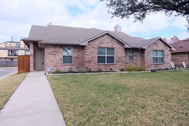 Building Photo - 3003 Allister St