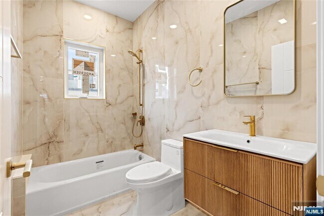 Building Photo - 45 Lincoln Ave