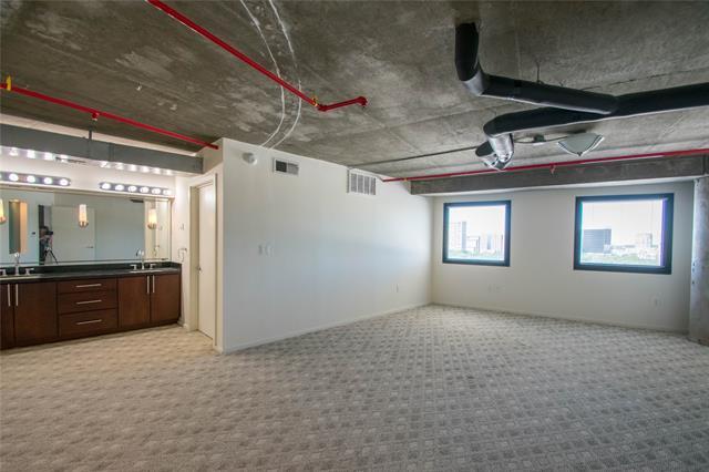 Building Photo - 3110 Thomas Ave