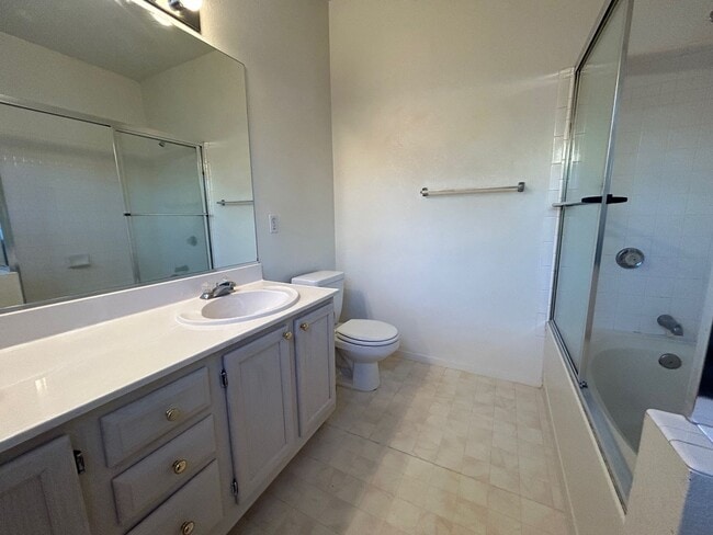 Building Photo - BEAUTIFUL WEST HARMON AREA CONDO LOCATED CENTRAL LAS VEGAS