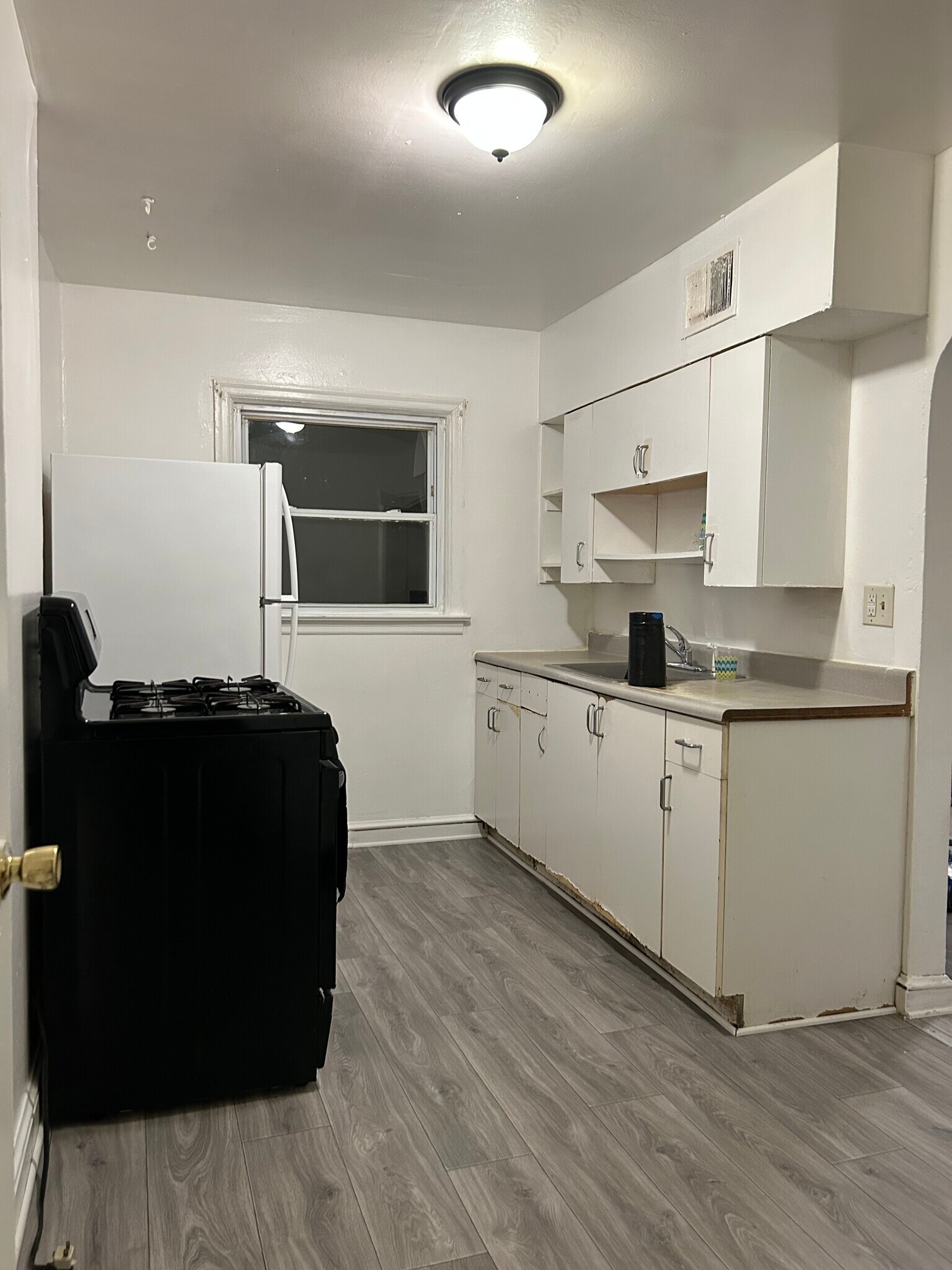 Kitchen - 314 W Maple St