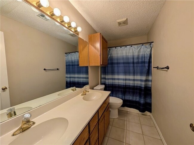 Building Photo - 14929 Red River Dr