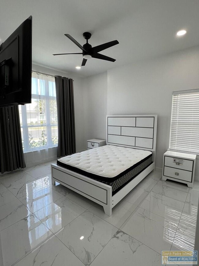 Building Photo - 154 Oleander Dr