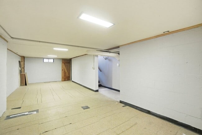 Building Photo - 3267 Walmar Dr